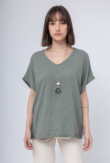 Wholesaler Chana Mod - Plain t-shirt with necklace