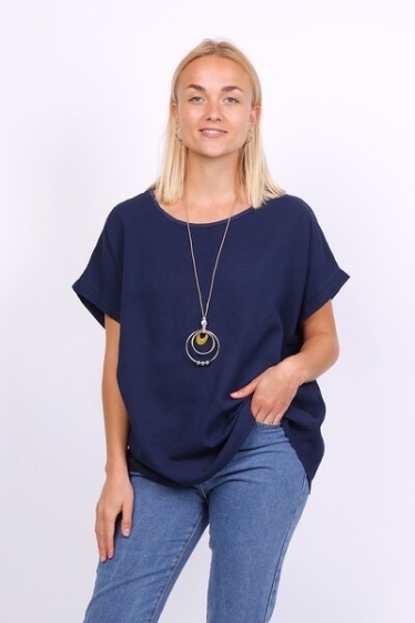 Wholesaler Chana Mod - Plain t-shirt with necklace