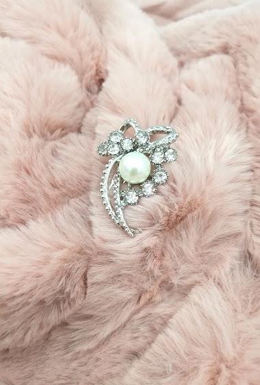 Großhändler Charmant - Small brooch with pearl