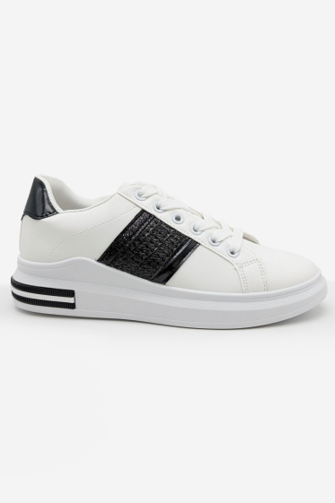 Wholesaler CHC SHOES - White basket with colored stripe on the side
