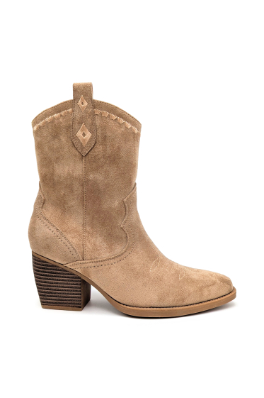 Wholesaler CHC SHOES - Western style faux suede ankle boots with decorative pattern