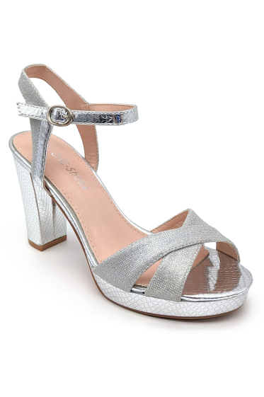 Wholesaler CHC SHOES - Pumps with two straps at the front