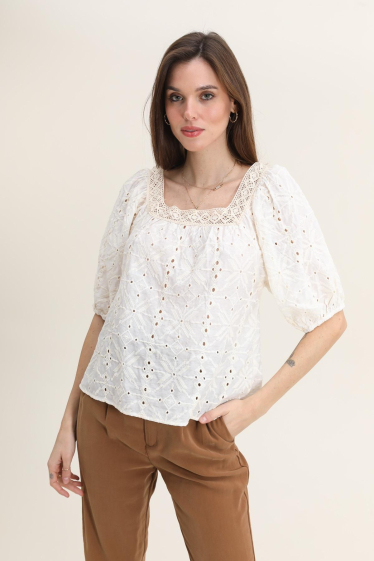 Wholesaler Cherry Paris - Embroidered cotton blouse with square lace collar DARLINE