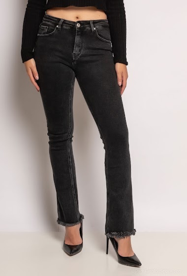 Großhändler Chic Shop - Flared jeans with raw edges