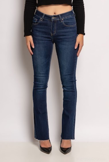 Großhändler Chic Shop - Flared jeans with raw edges