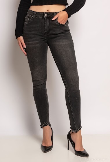 Großhändler Chic Shop - Skinny jeans with raw edges