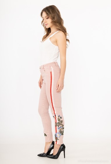 Großhändler Chic Shop - Pants with embroideries