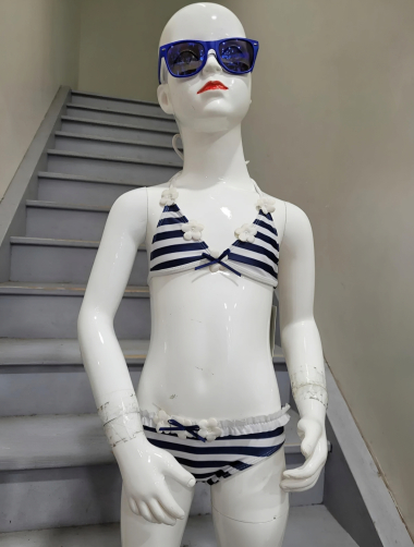 Großhändler Chicaprie - Zweiteiliger Badeanzug für Mädchen mit Streifen und Blumen