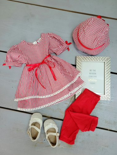 Großhändler Chicaprie - Gestreiftes Kleid für Babymädchen mit Pompons, Leggings und Mütze