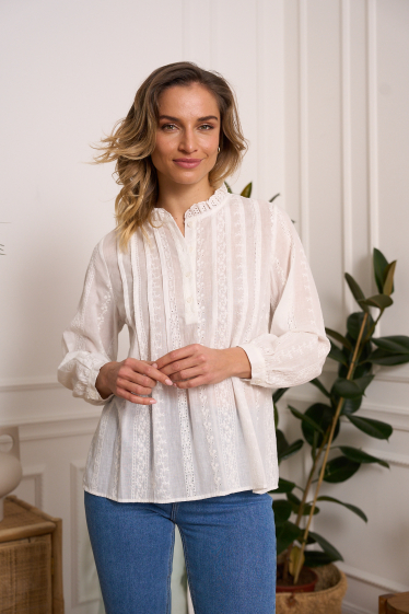 Wholesaler Choklate - Ellie crop shirt in openwork cotton