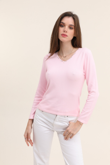 Wholesaler Choklate - V-neck knit with pearl details on the collar