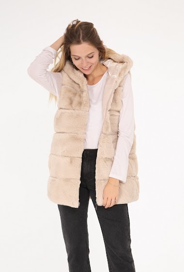 Wholesaler Choklate - Sleeveless faux fur jacket with hood