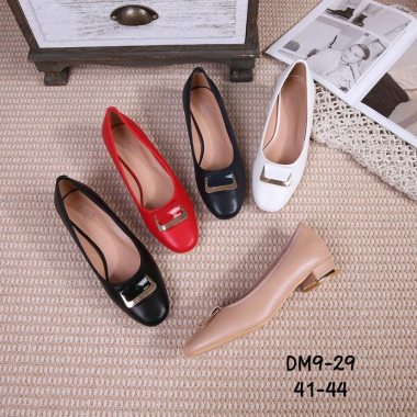 Wholesaler Cink Me - Faux rounded toe pumps with buckle and gold-edged heel