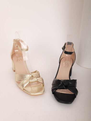 Wholesaler Cink Me - Sandal with strap and bow