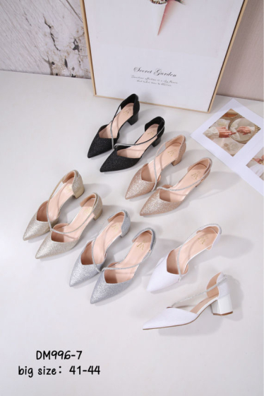 Wholesaler Cink Me - Heeled sandals with pointed toe and rhinestone strap