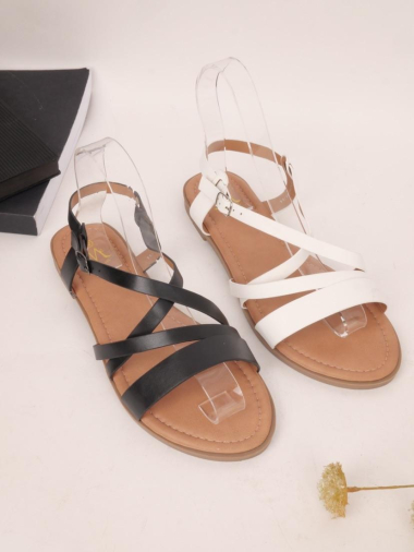 Wholesaler Cink Me - Flat faux leather sandals with crossed straps and adjustable ankle buckle