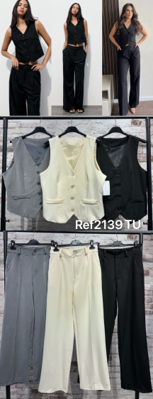 Wholesaler FOLIE LOOK - Plain set with sleeveless vest with buttons and pants