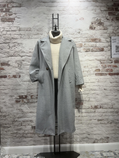 Wholesaler FOLIE LOOK - Plain coat with button closure