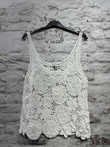 Wholesaler FOLIE LOOK - Elegant little tops with lace patterns