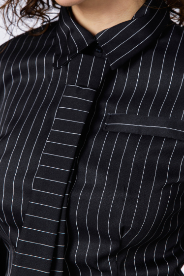 Mayorista Copperose - camisa corta con corbata de rayas verticales