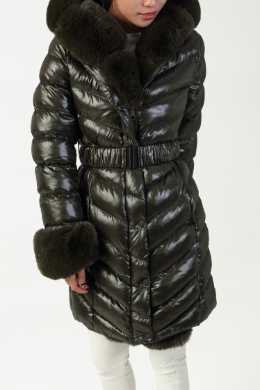 Wholesaler Copperose - mid-length quilted patent-effect down jacket with mountable faux fur
