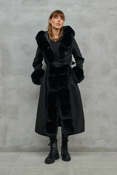 Grossiste Copperose - manteau long à capuche avec ceinture et fausse fourrure détachable