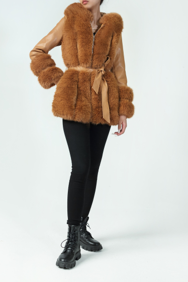 Grossiste Copperose - veste à capuche en bi matière similicuir et fausse fourrure avec ceinture