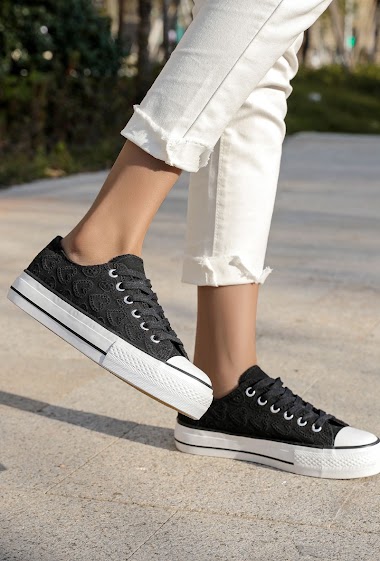 Wholesaler COVANA / FINDLAY - Heart embroidery sneakers