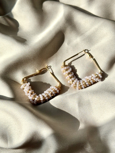 Grossiste D Bijoux - Boucles d'oreilles créoles losange carrées perles