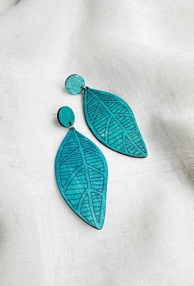Wholesaler D Bijoux - Colored wooden leaf earrings