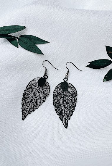 Wholesaler D Bijoux - Filigree earrings with colored leaf