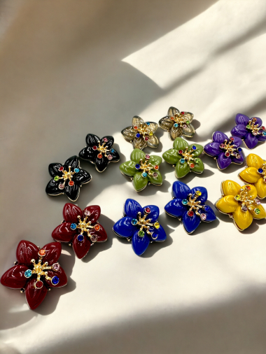 Grossiste D Bijoux - Boucles d'oreilles fleurs colorées plastiques
