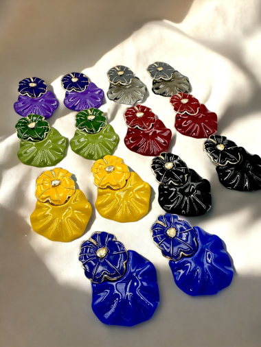 Grossiste D Bijoux - Boucles d'oreilles fleurs colorées plastiques