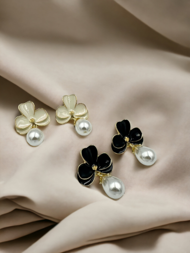 Wholesaler D Bijoux - Flower and pearl earrings