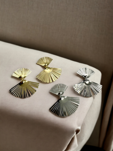 Wholesaler D Bijoux - Round metal earrings with pearls