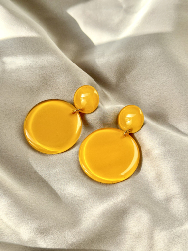 Wholesaler D Bijoux - Round resin dangling earrings