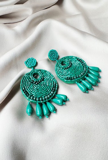 Großhändler D Bijoux - Hand-embroidered pearl and pompom earrings