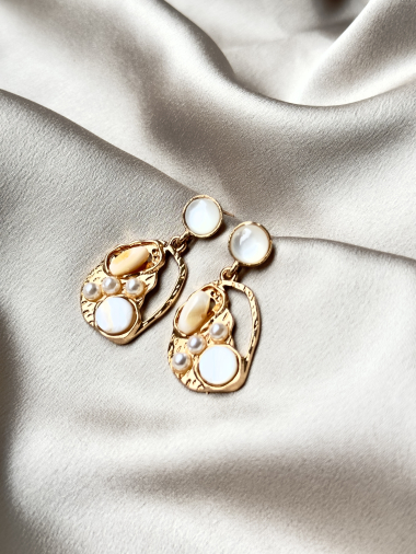 Wholesaler D Bijoux - Pearl and mother-of-pearl earrings