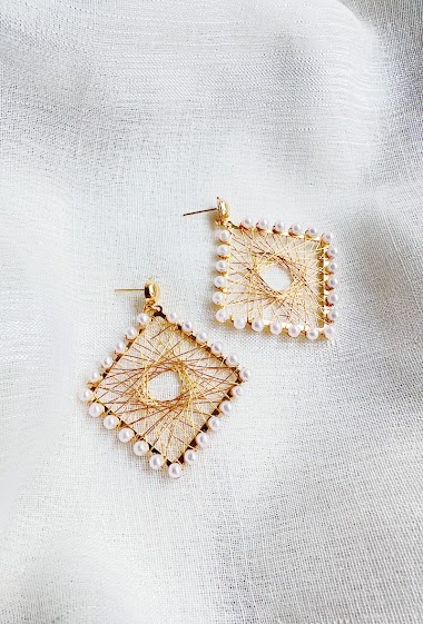 Wholesaler D Bijoux - Pearl earrings with metal threads