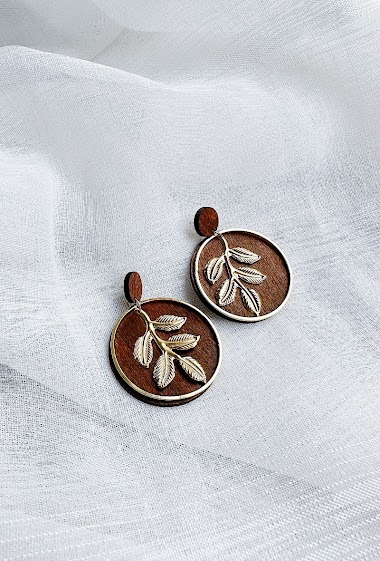 Wholesaler D Bijoux - Wood and leaves round earrings