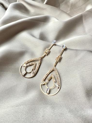 Wholesaler D Bijoux - Dangling rhinestone earrings