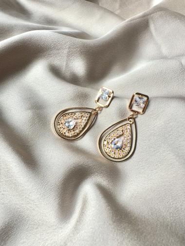 Wholesaler D Bijoux - Dangling rhinestone earrings