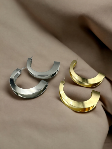 Wholesaler D Bijoux - Round metal earrings with pearls