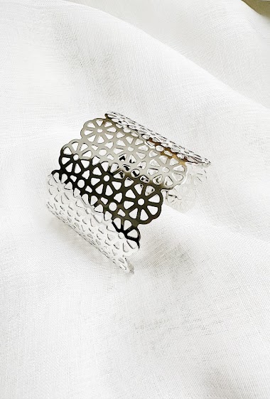 Großhändler D Bijoux - Metal cuff bracelet flower pattern