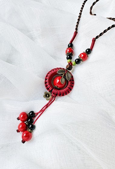Pendant necklace with ceramic beads and flowers