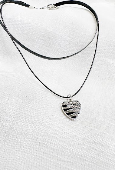 Mayorista D Bijoux - Necklace choker with heart and rhinestone pendant
