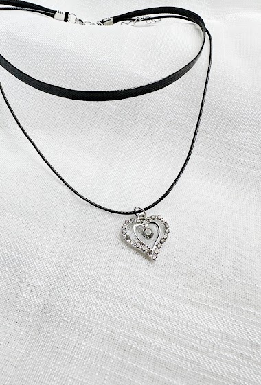 Großhändler D Bijoux - Necklace choker with rhinestone heart pendant