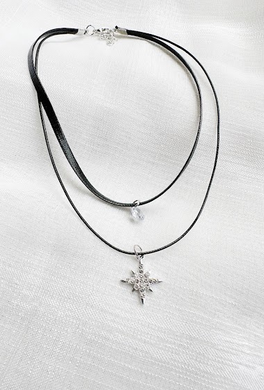 Großhändler D Bijoux - Necklace choker with crystal and rhinestone star pendant