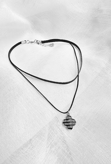 Großhändler D Bijoux - Necklace choker pendant black stripe clover and rhinestones