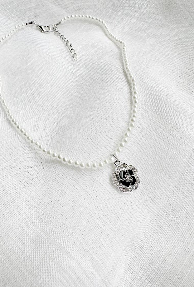 Großhändler D Bijoux - Pearl choker necklace, rhinestone and flower pendant